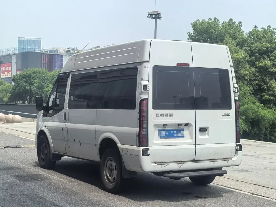 Jiangling Fushun Fushun 2023 2.0T manual diesel short-axle mid-top commercial multi-purpose passenger car 5 seats 2024 — thumbnail 4