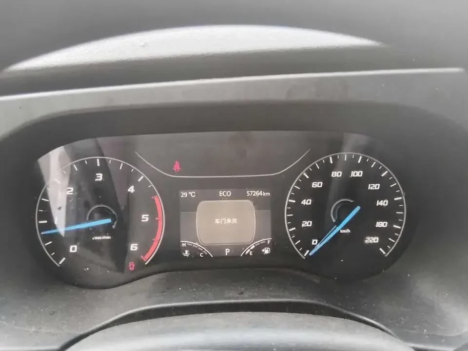 Jiangling Fushun Fushun 2023 2.0T manual diesel short-axle mid-top commercial multi-purpose passenger car 5 seats 2024 — thumbnail 5