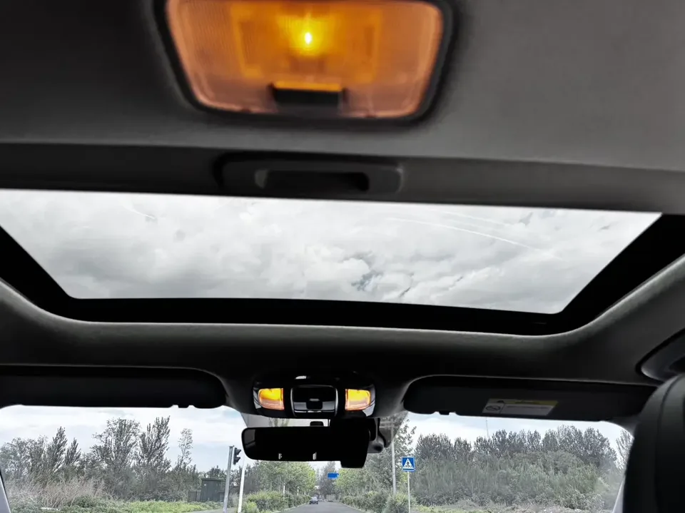 Hyundai Elantra Elantra 2022 1.5L CVT LUX Premium Edition 2023 — thumbnail 3