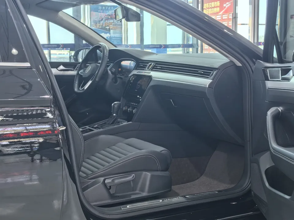 Volkswagen Magotan Magotan 2023 2 millionth anniversary edition 280TSI DSG leading model 2024 — thumbnail 3