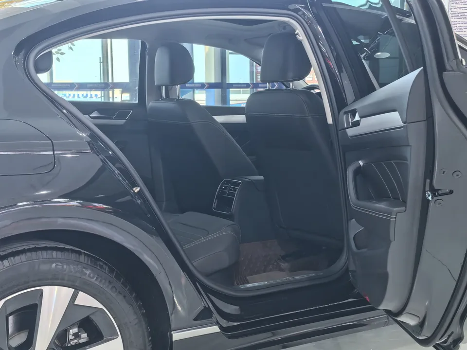 Volkswagen Magotan Magotan 2023 2 millionth anniversary edition 280TSI DSG leading model 2024 — thumbnail 5