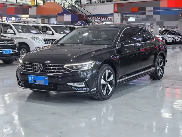 Volkswagen Magotan Magotan 2023 2 millionth anniversary edition 280TSI DSG leading model 2024 — photo 1, buy with delivery to Moscow
