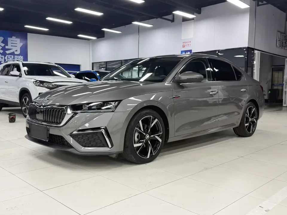 Skoda Octavia Octavia 2022 PRO TSI280 DSG Luxury Edition 2023 — photo 1, buy with delivery to Moscow