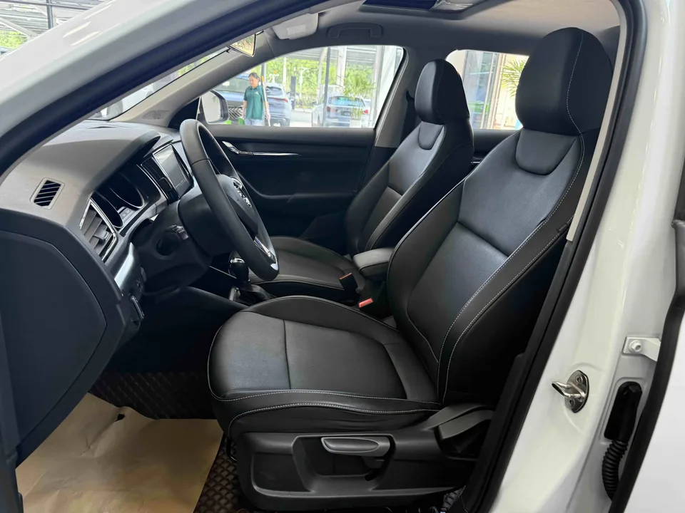 Skoda Comek Comek 2023 Modified 1.5L Automatic Comfort Edition 2023 — thumbnail 4