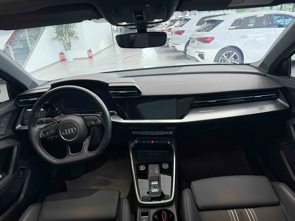 Audi A3 Audi A3 2023 Sportback 35 TFSI Stylish and sporty 2022 — миниатюра 4