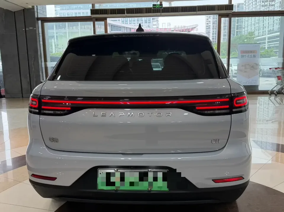 Leapmotor Zero running C11 Zero running C11 2024 Extended Range 300 Smart Edition 2023 — миниатюра 2