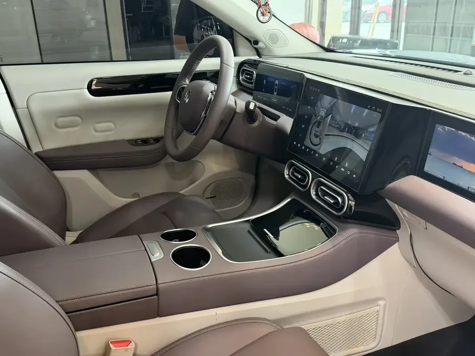 Leapmotor Zero running C11 Zero running C11 2024 Extended Range 300 Smart Edition 2023 — миниатюра 3