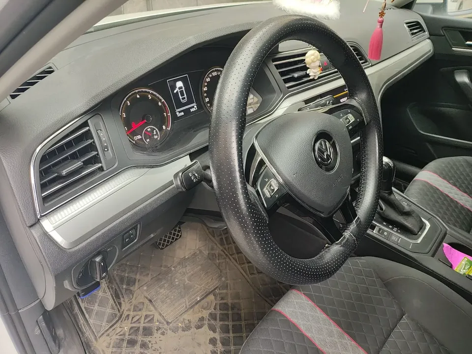Volkswagen Lamando Lingdu 2021 230TSI DSG Fashion Edition 2022 — thumbnail 4