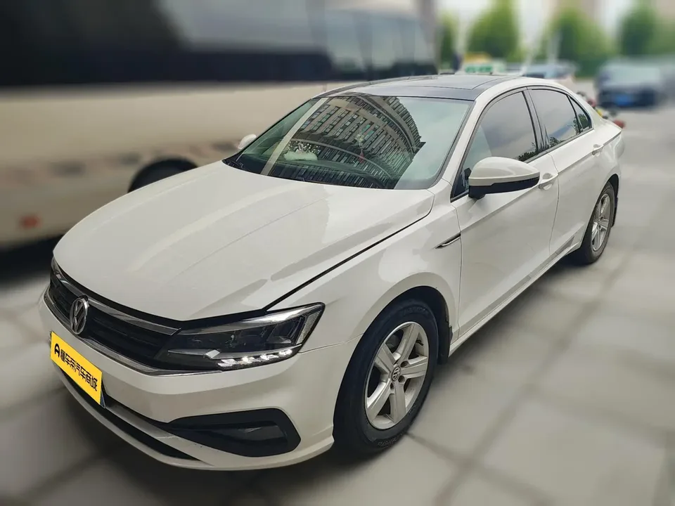 Volkswagen Lamando Lingdu 2021 230TSI DSG Fashion Edition 2022 — photo 1, buy with delivery to Moscow