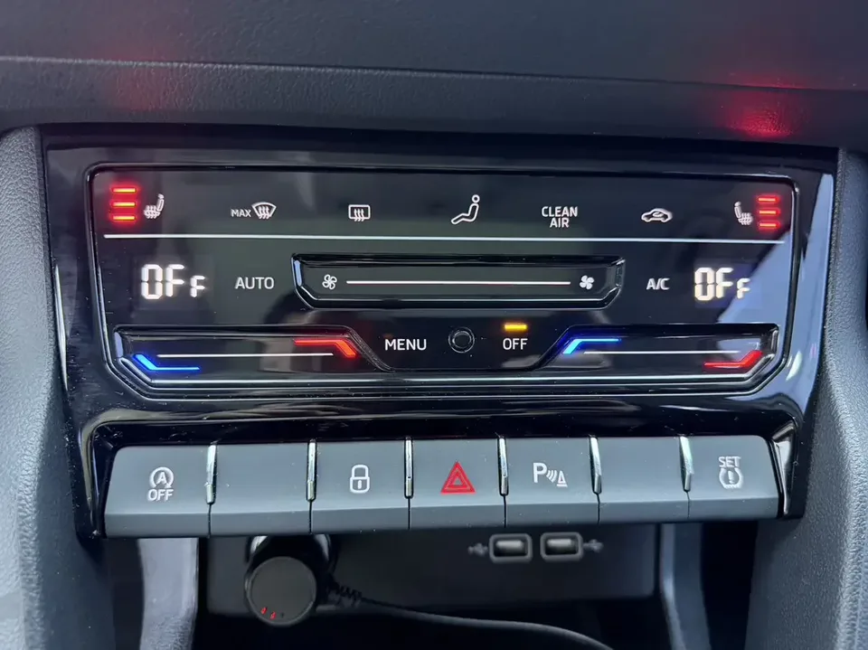 Skoda Karoq Korok 2021 TSI280 Deluxe 2022 — thumbnail 3
