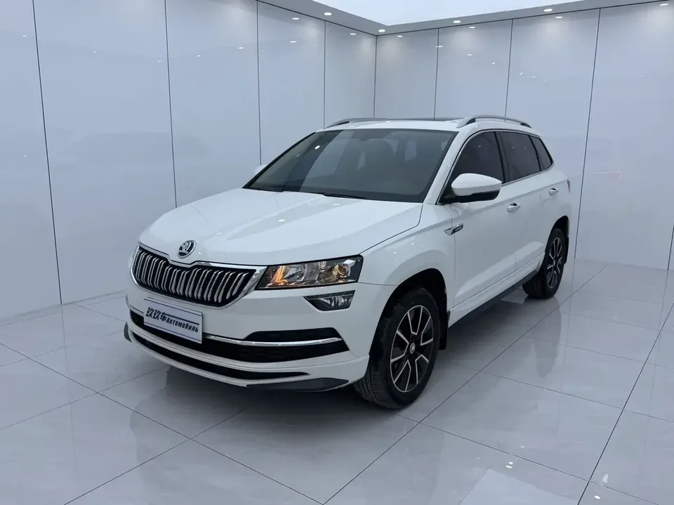 Skoda Karoq Korok 2021 TSI280 Deluxe 2022 — photo 1, buy with delivery to Moscow