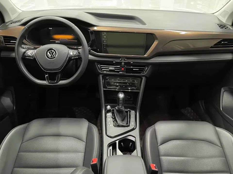 Volkswagen Tharu tuyue 2022 280TSI 2WD Deluxe Edition 2022 — thumbnail 3