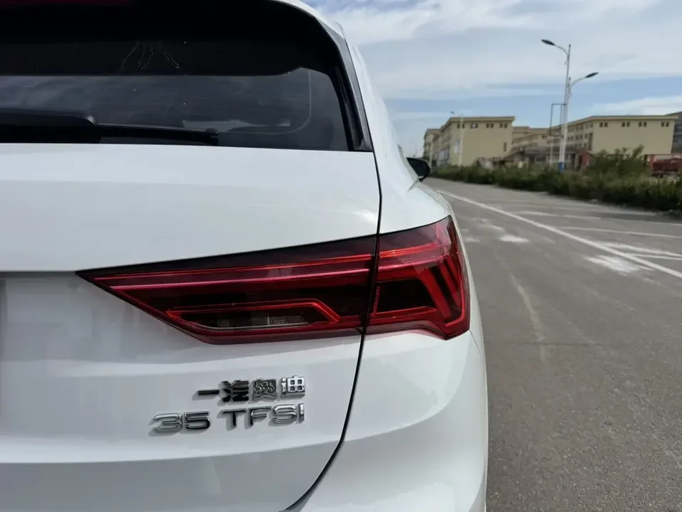 Audi Q3 Audi Q3 2023 35 TFSI Stylish and Elegant 2023 — миниатюра 3