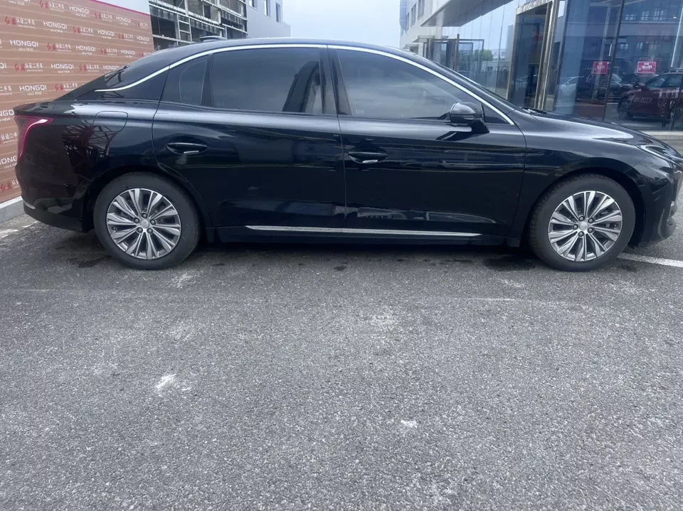 Hongqi E-QM5 Hongqi E-QM5 2024 500km travel version 100kW 2024 — thumbnail 4