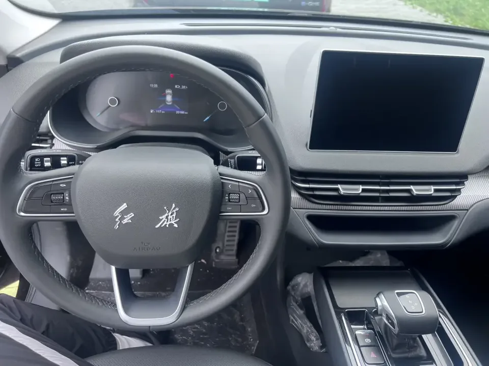 Hongqi E-QM5 Hongqi E-QM5 2024 450km travel version 100kW 2024 — миниатюра 3
