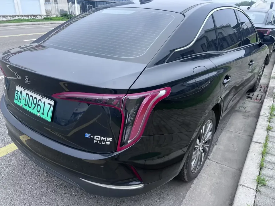 Hongqi E-QM5 Hongqi E-QM5 2024 450km travel version 100kW 2024 — миниатюра 4
