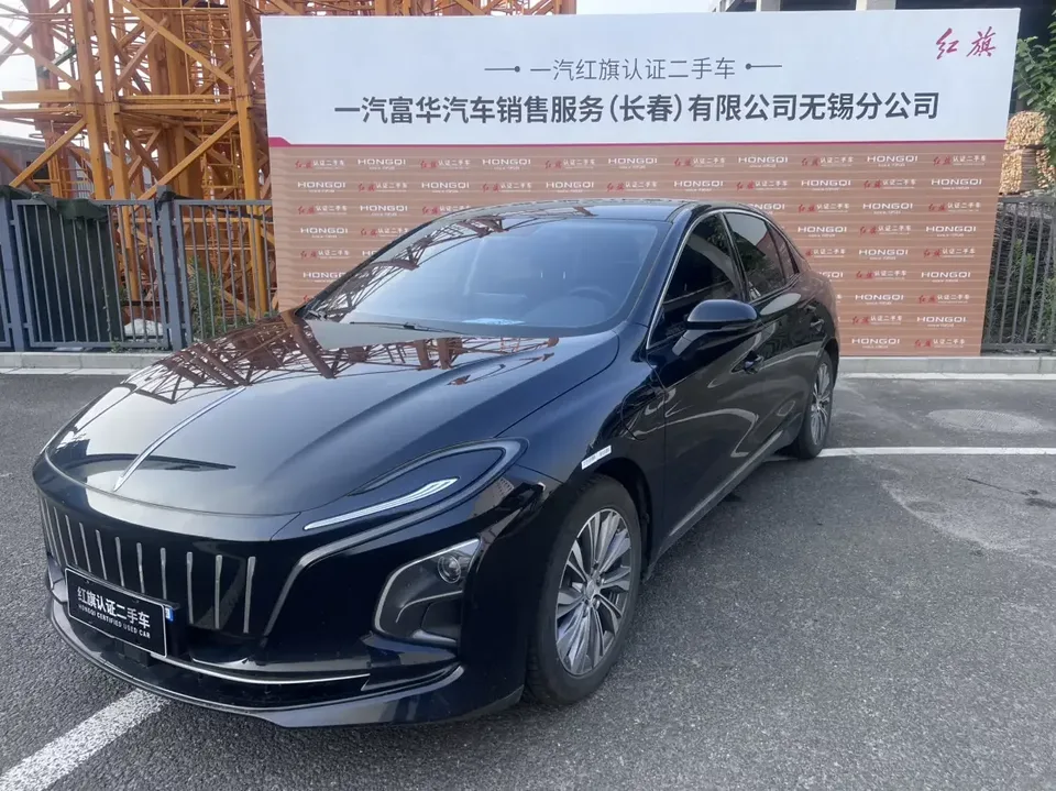Hongqi E-QM5 Hongqi E-QM5 2024 450km travel version 100kW 2024 — photo 1, buy with delivery to Moscow