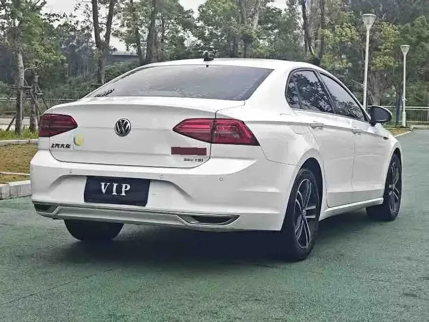 Volkswagen Lamando Lingdu 2021 280TSI DSG Luxury Phantom Edition 2022 — thumbnail 2