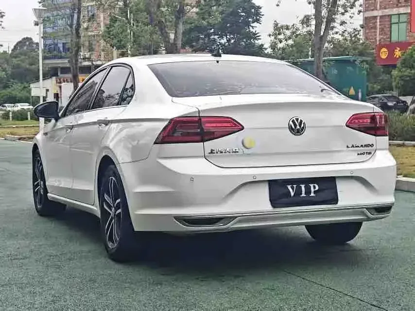 Volkswagen Lamando Lingdu 2021 280TSI DSG Luxury Phantom Edition 2022 — thumbnail 4