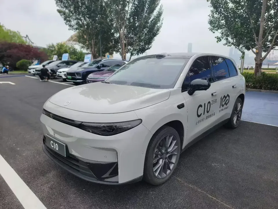 Leapmotor Zero running C10 Zero running C10 2026 Pure electric version 605 LiDAR version 2025 — photo 1, buy with delivery to Moscow