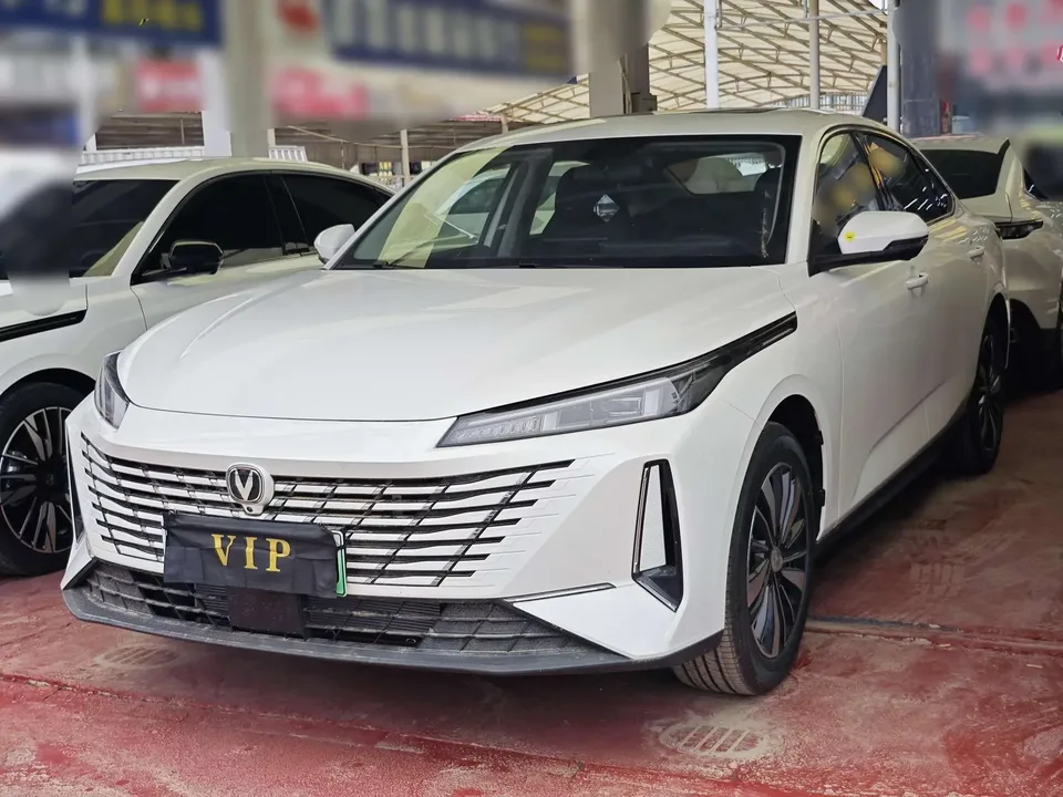Changan Eado PHEV Eado PHEV 2025 Smart New Blue Whale 145KM Battleship Edition 2026 — photo 1, buy with delivery to Moscow
