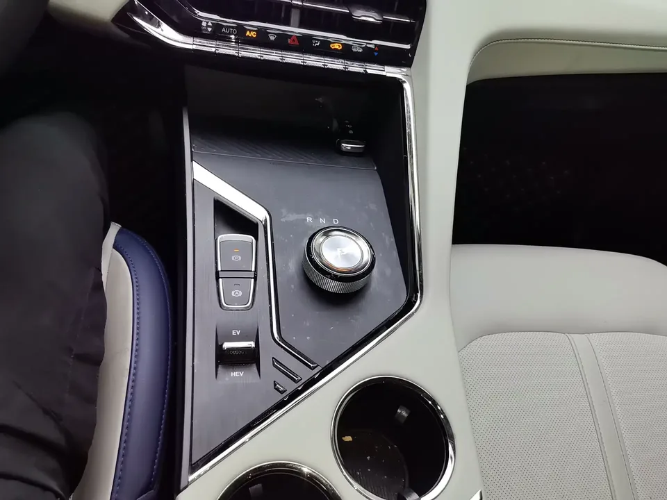 Jianghuai JAC X8 E Home JAC X8 E Home 2024 1.5T DHT Jiayue Edition 7 Seaters 2025 — thumbnail 4