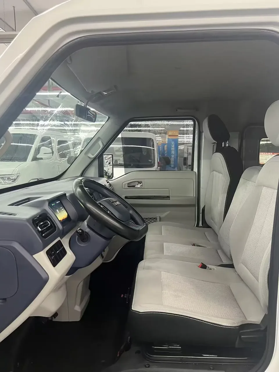 Xinyuan Automobile Xinyuan E3L Xinyuan E3L 2025 6 41.86kWh 2025 — thumbnail 4