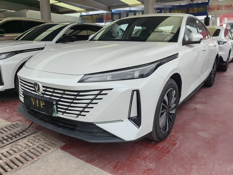 Changan Eado PHEV Eado PHEV 2025 Smart New Blue Whale 145KM Battleship Edition 2026 — photo 1, buy with delivery to Moscow