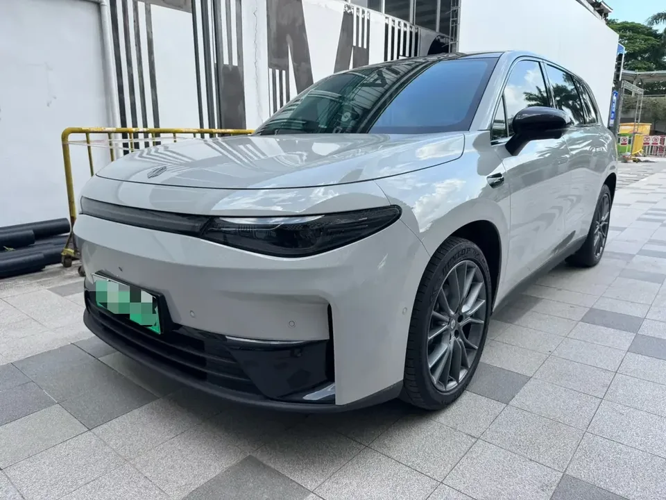 Leapmotor Zero running C10 Zero running C10 2024 Pure electric version 530 Smart Edition 2024 — photo 1, buy with delivery to Moscow