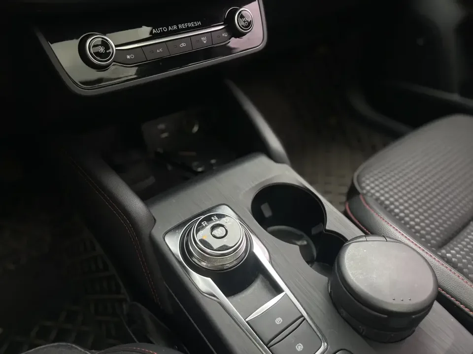 Ford Focus fox 2021 Hatchback EcoBoost 180 Automatic ST Line 2022 — thumbnail 4