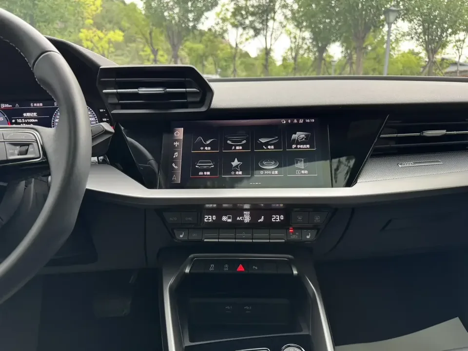 Audi A3 Audi A3 2022 Sportback 35 TFSI Stylish and sporty 2023 — thumbnail 3