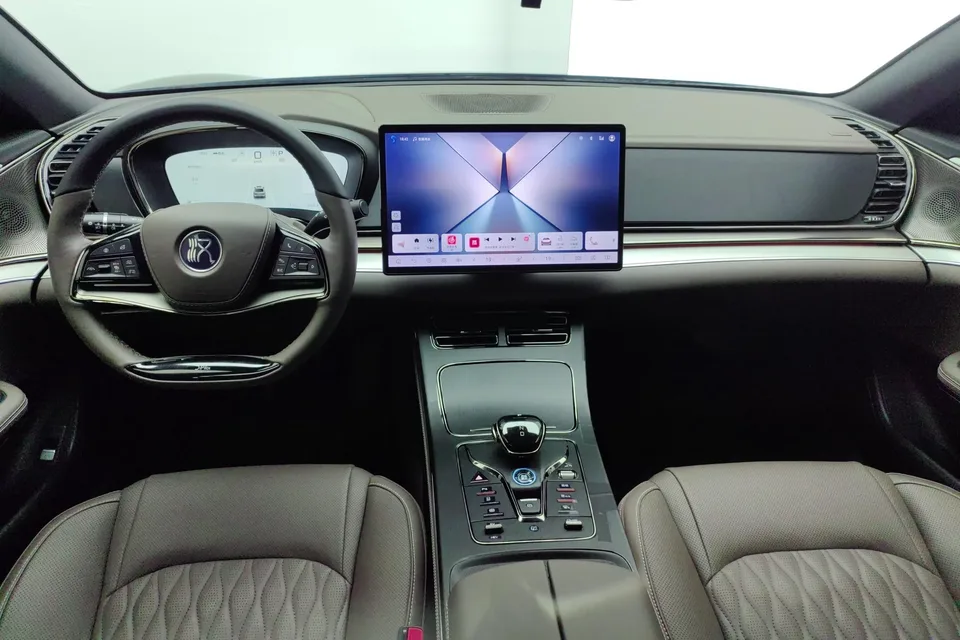 BYD Han DM Chinese DM 2025 DM-i 125KM Premium 2024 — thumbnail 4