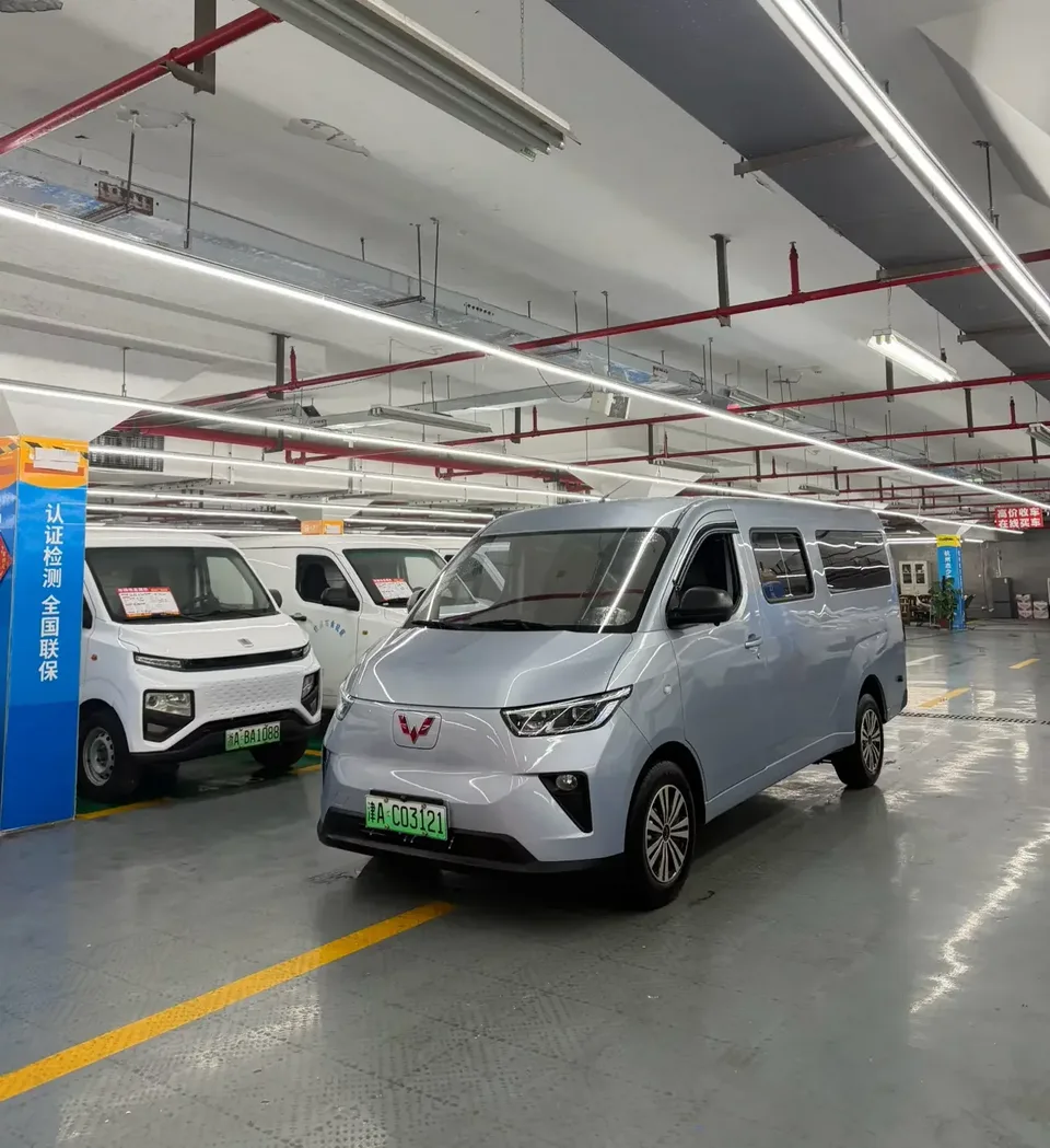 Wuling Yangguang Wuling Yangguang 2025 400km Comfortable 6-seater Coach 2025 — photo 1, buy with delivery to Moscow