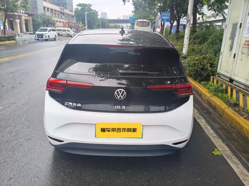 Volkswagen ID.3 Volkswagen ID.3 2024 Outstanding Edition 2024 — миниатюра 2
