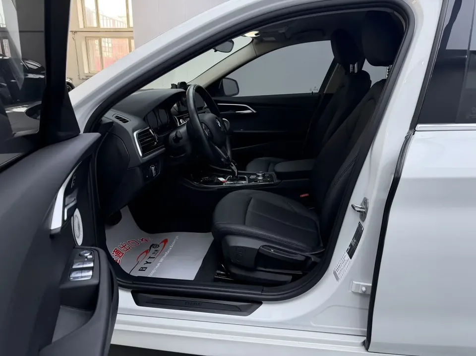 BMW 1 Series BMW 1 Series 2021 120i M Sport 2022 — thumbnail 3