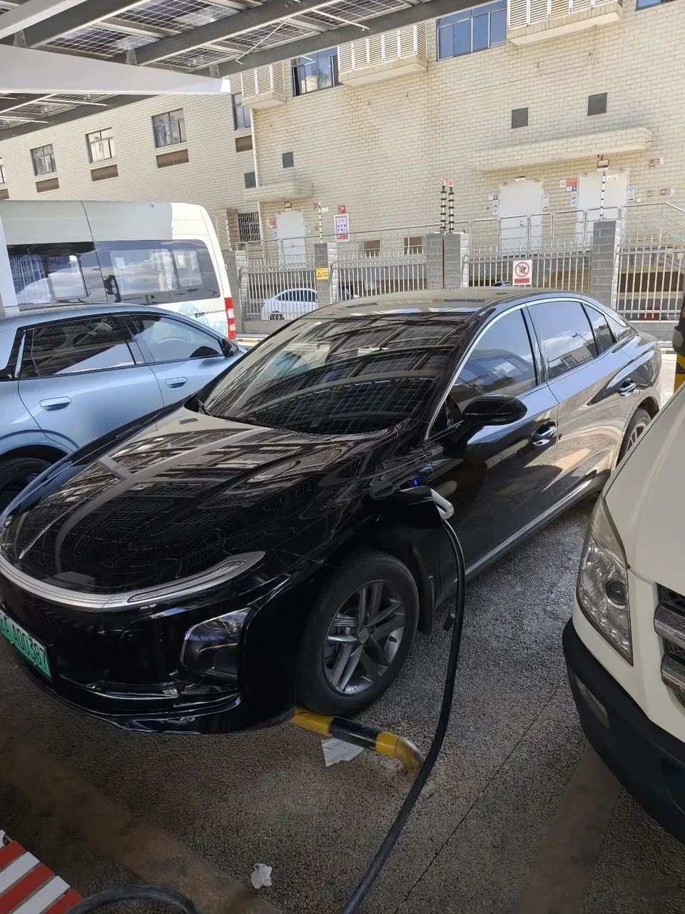 Hongqi E-QM5 Hongqi E-QM5 2025 500KM Travel Edition 2025 — photo 1, buy with delivery to Moscow