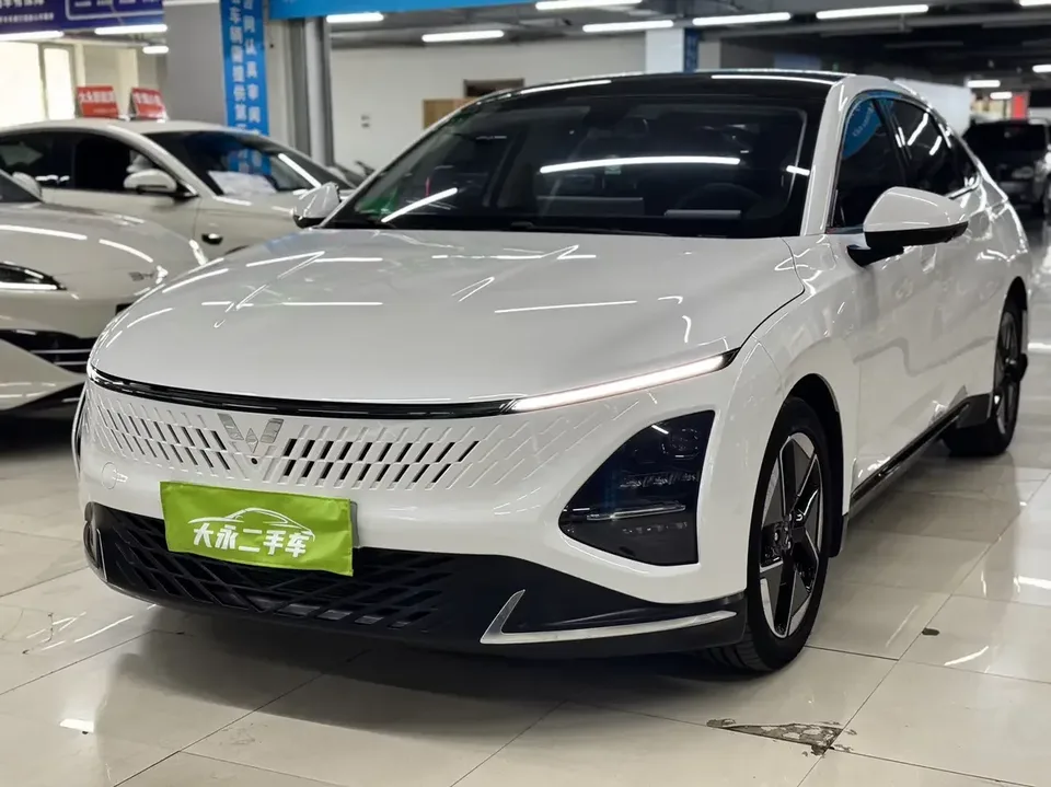Wuling Starlight PHEV Wuling Starlight PHEV 2023 150 Advanced Version 2024 — photo 1, buy with delivery to Moscow