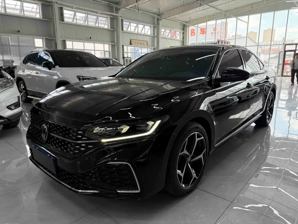 Volkswagen Passat Passat 2024 280TSI Business Edition 2023 — photo 1, buy with delivery to Moscow