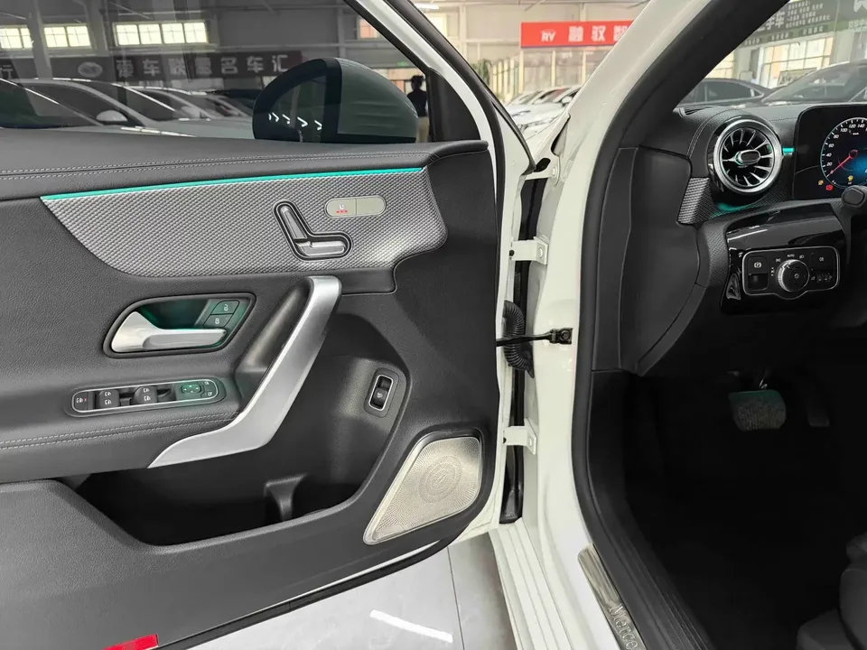 Mercedes-Benz Klasa A Mercedes Benz A Class 2021 A 180 L sports sedan facelift 2022 — thumbnail 5