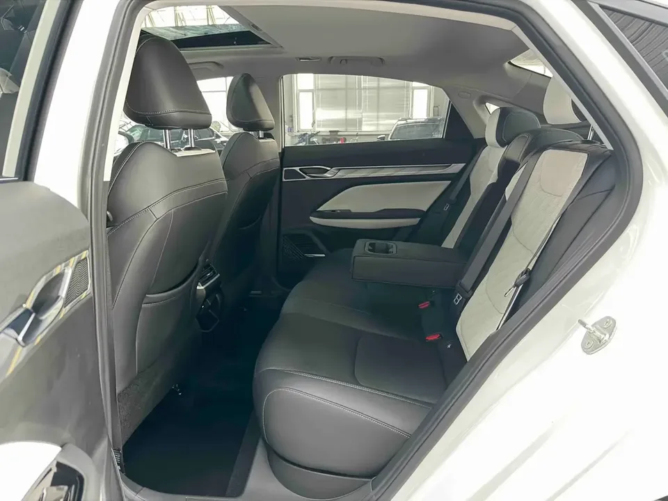 Geely Emgrand L Emgrand L 2022 1.4T CVT 2022 — миниатюра 5