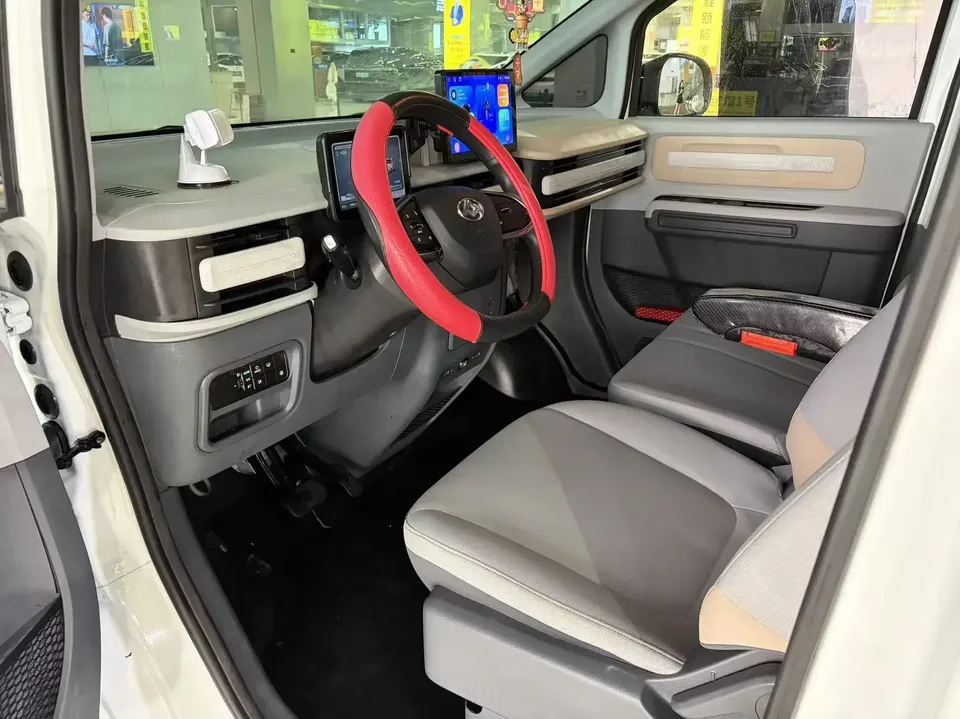Datong Dana V1 Dana V1 2025 V1+ long wheelbase high roof multi-function version 62kWh 2025 — thumbnail 4