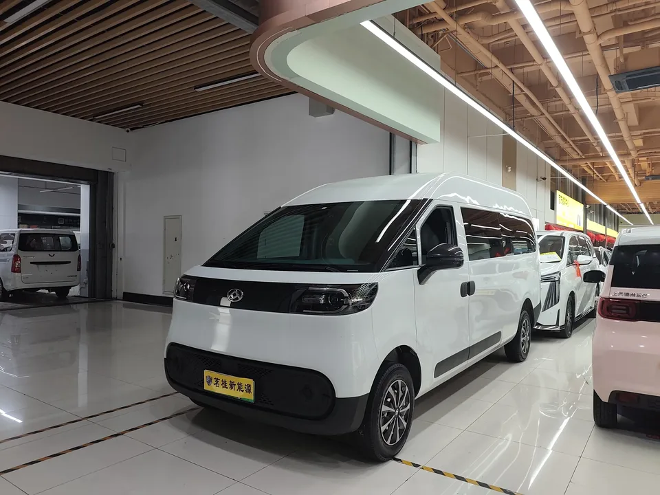 Datong Dana V1 Dana V1 2025 V1+ long wheelbase high roof multi-function version 62kWh 2025 — photo 1, buy with delivery to Moscow