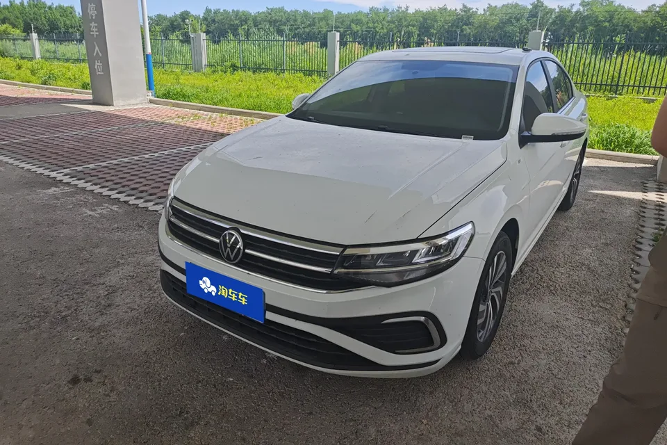 Volkswagen Bora Bora 2025 200TSI DSG Joyride Navigation Edition 2025 — photo 1, buy with delivery to Moscow