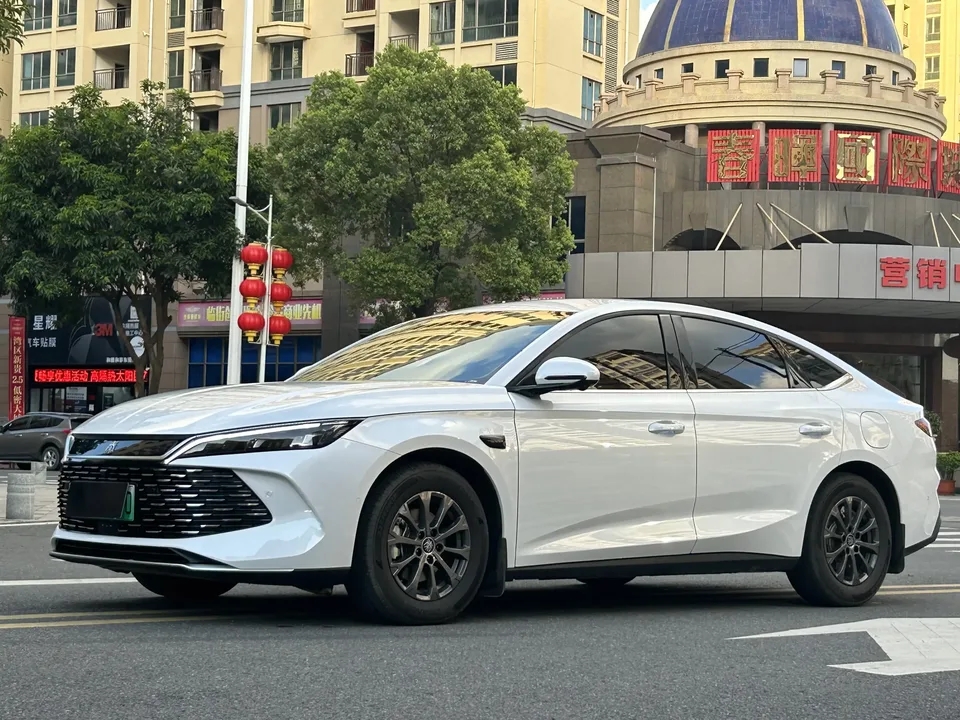 BYD Qin L DM Qin L DM 2025 Intelligent Driving Edition DM-i 80KM Leading Edition 2025 — photo 1, buy with delivery to Moscow