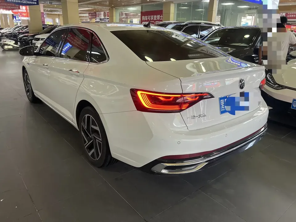 Volkswagen Sagitar Sagitar 2023 300TSI DSG Beyond Edition 2024 — thumbnail 4