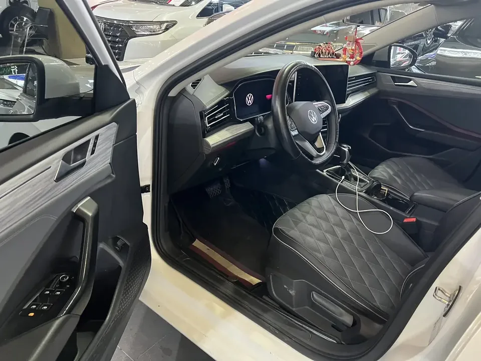 Volkswagen Sagitar Sagitar 2023 300TSI DSG Beyond Edition 2024 — thumbnail 5
