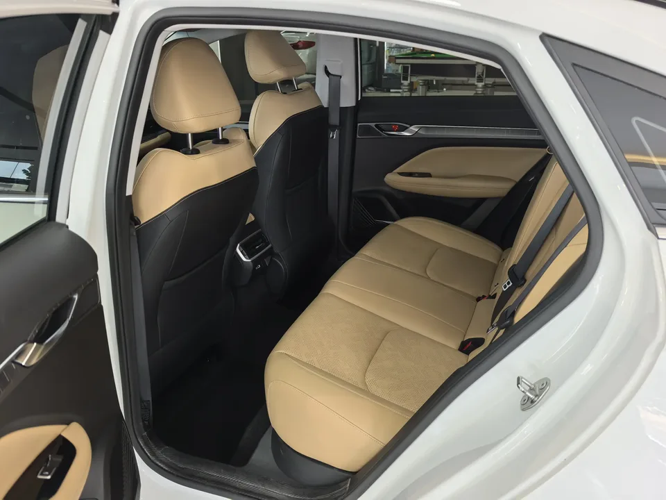Geely Emgrand L HiP Emgrand L HiP 2024 1.5TD-DHT Pro Champion Edition 100KM Excellence 2024 — thumbnail 3