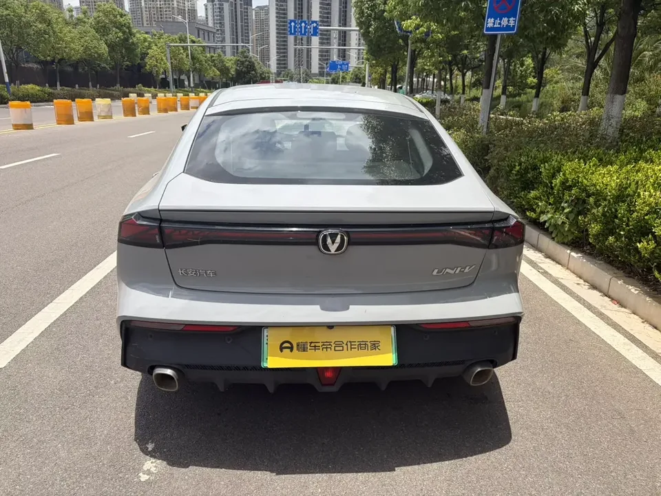 Changan UNI-V Smart Electric iDD Changan UNI-V Smart Electric iDD 2024 Blue Whale iDD 136km Smart Fun 2023 — thumbnail 2