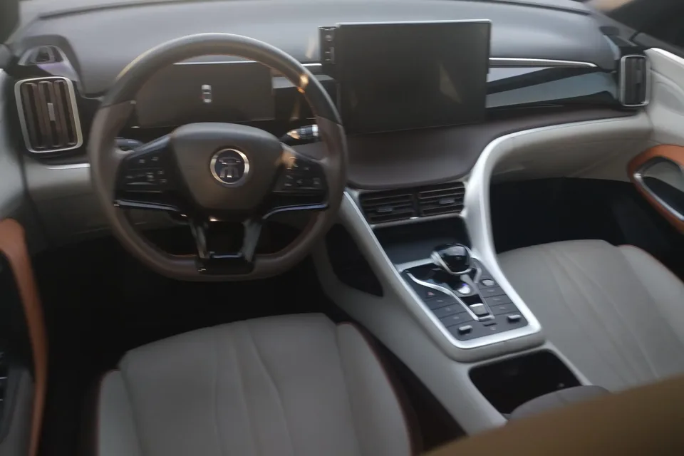 BYD Song Pro DM Song Pro DM 2023 DM-i Champion Edition 110km Overtaking Type 2023 — миниатюра 4