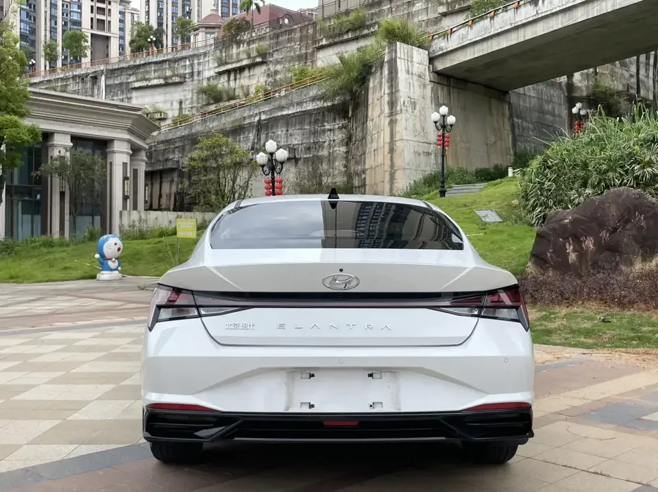 Hyundai Elantra Elantra 2022 1.5L CVT LUX Premium Edition 2022 — миниатюра 2